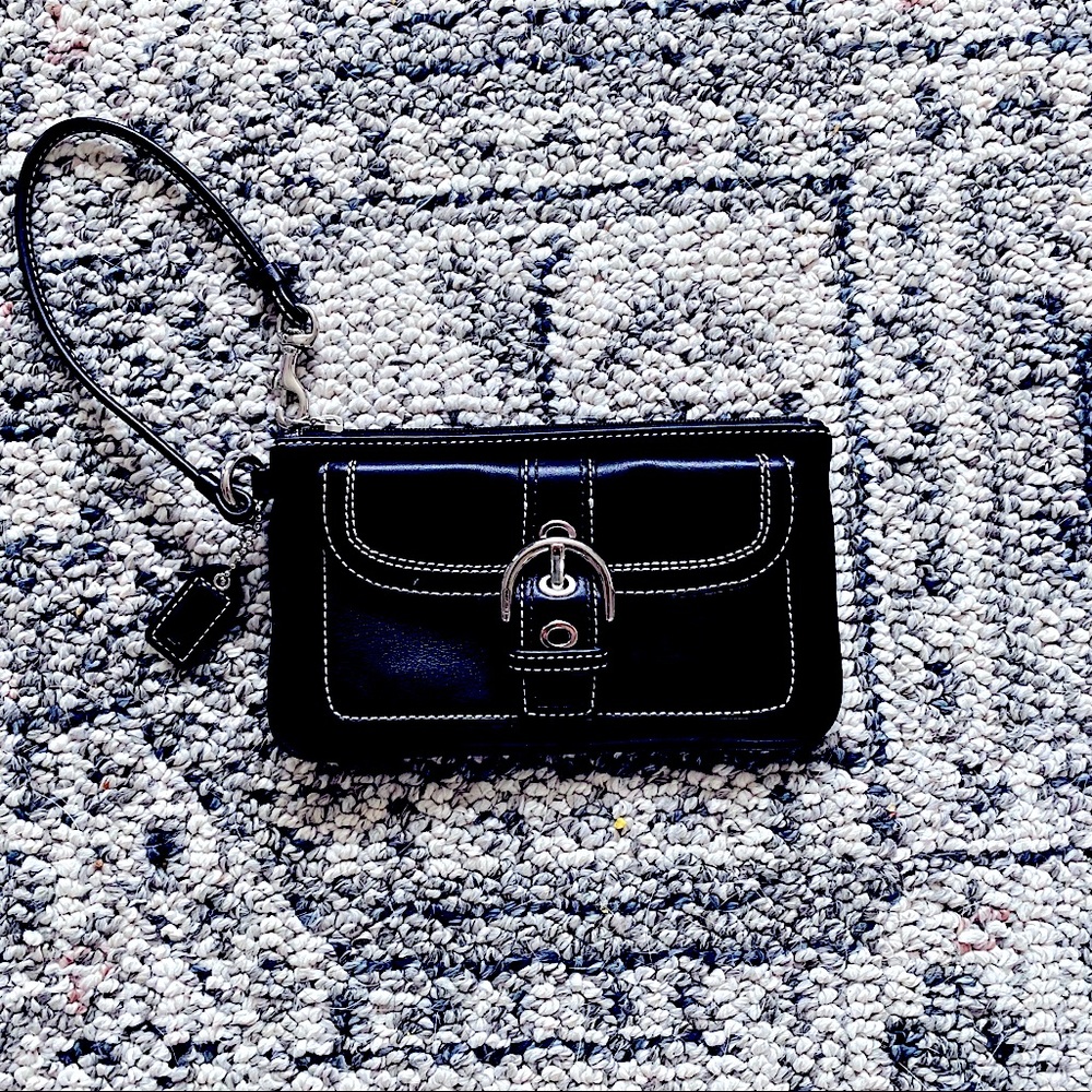 COACH BLACK LEATHER BUCKLE WRISTLET WALLET CLUTCH